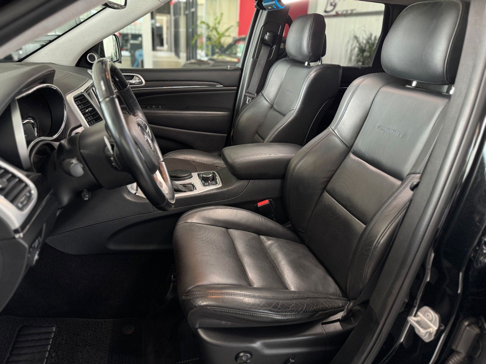 Fahrzeugabbildung Jeep Grand Cherokee 3.0 CRD Summit AHK Luft Pano