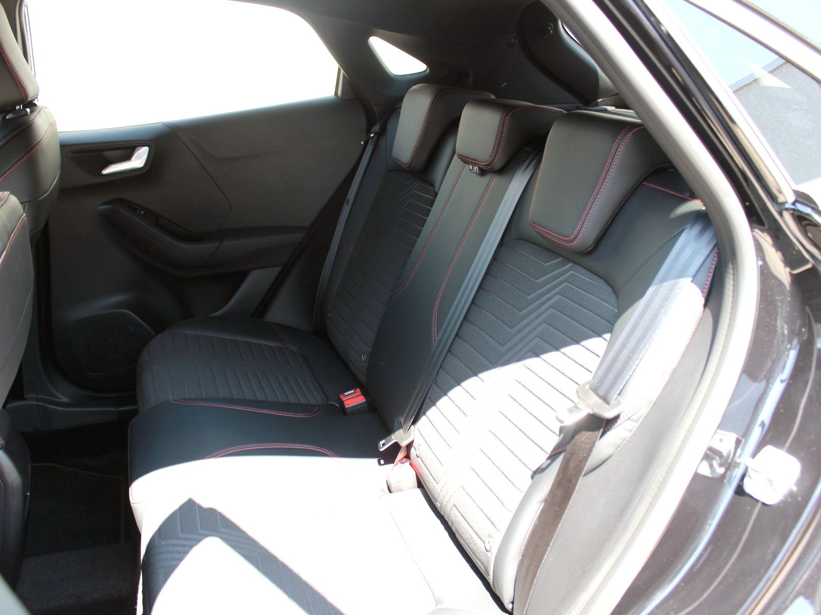 Fahrzeugabbildung Ford Puma ST-Line X 1,0 EcoBoost Mild Hybrid