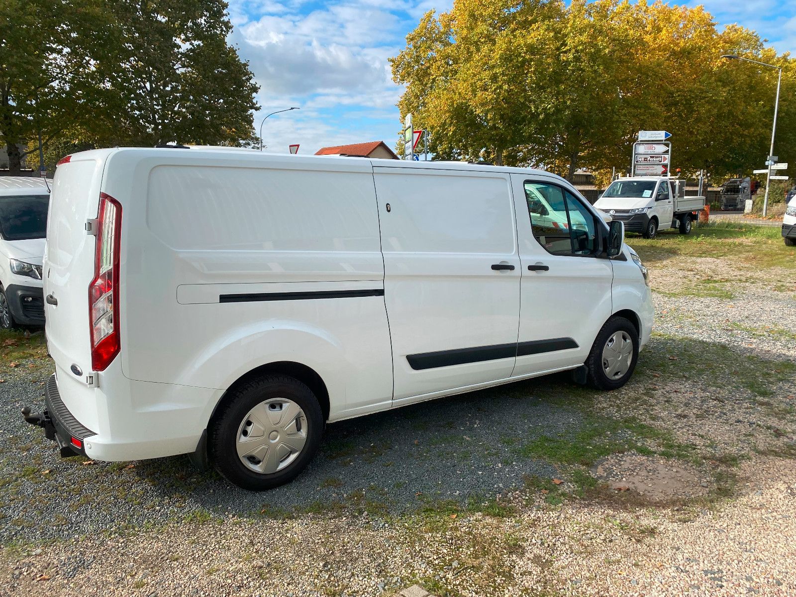 Fahrzeugabbildung Ford Transit Custom Kasten 300 L2 Trend,AHK,Automatic