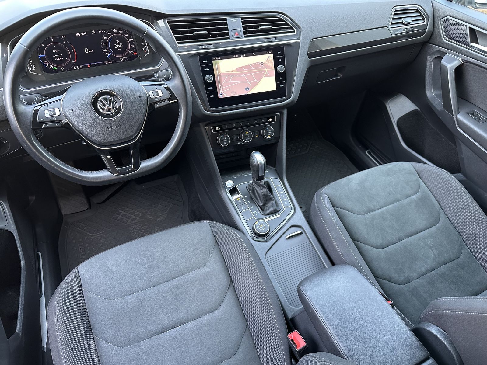 Fahrzeugabbildung Volkswagen Tiguan Allspace 2.0 TDI HL 4M NAV+LED+AHK+PANORA
