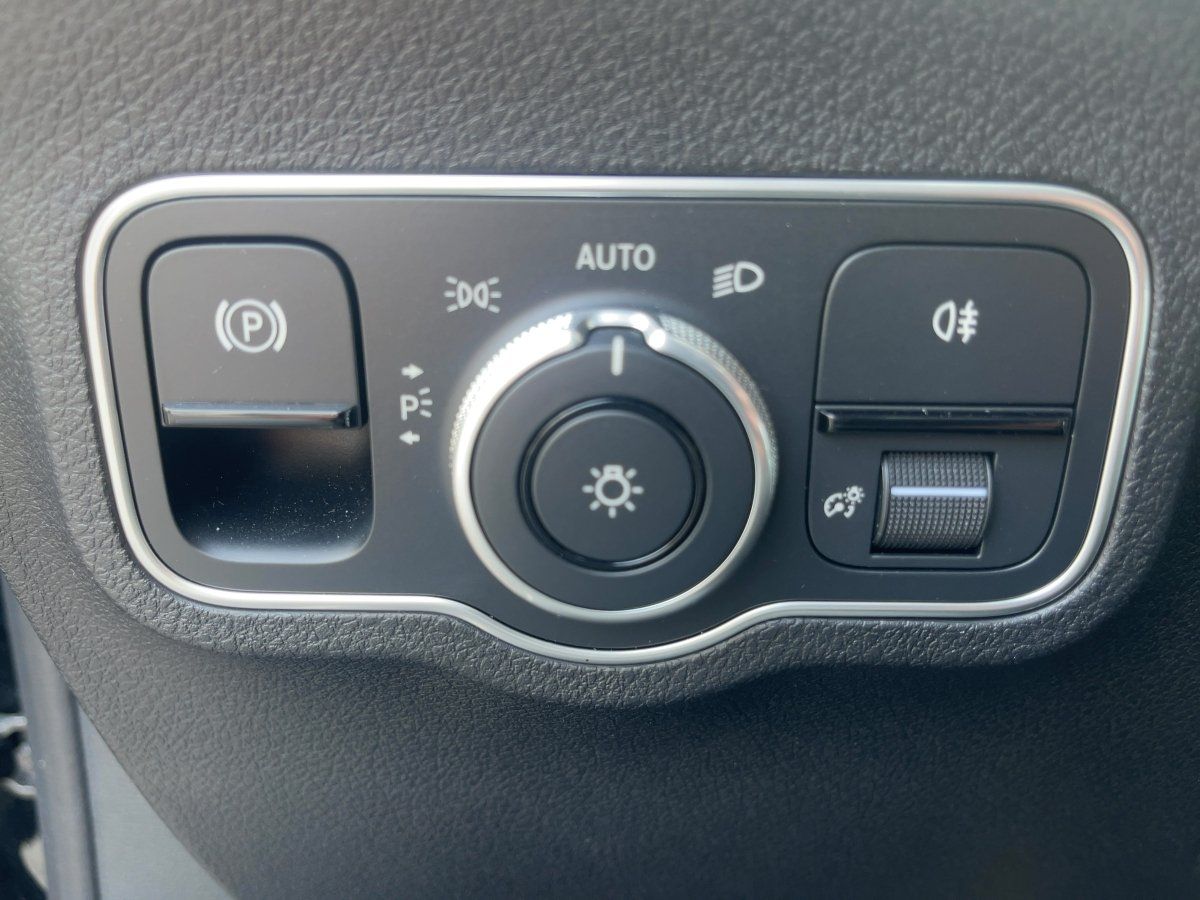 Fahrzeugabbildung Mercedes-Benz GLB 200 d AMG/Night/Pano/Kamera/AHK