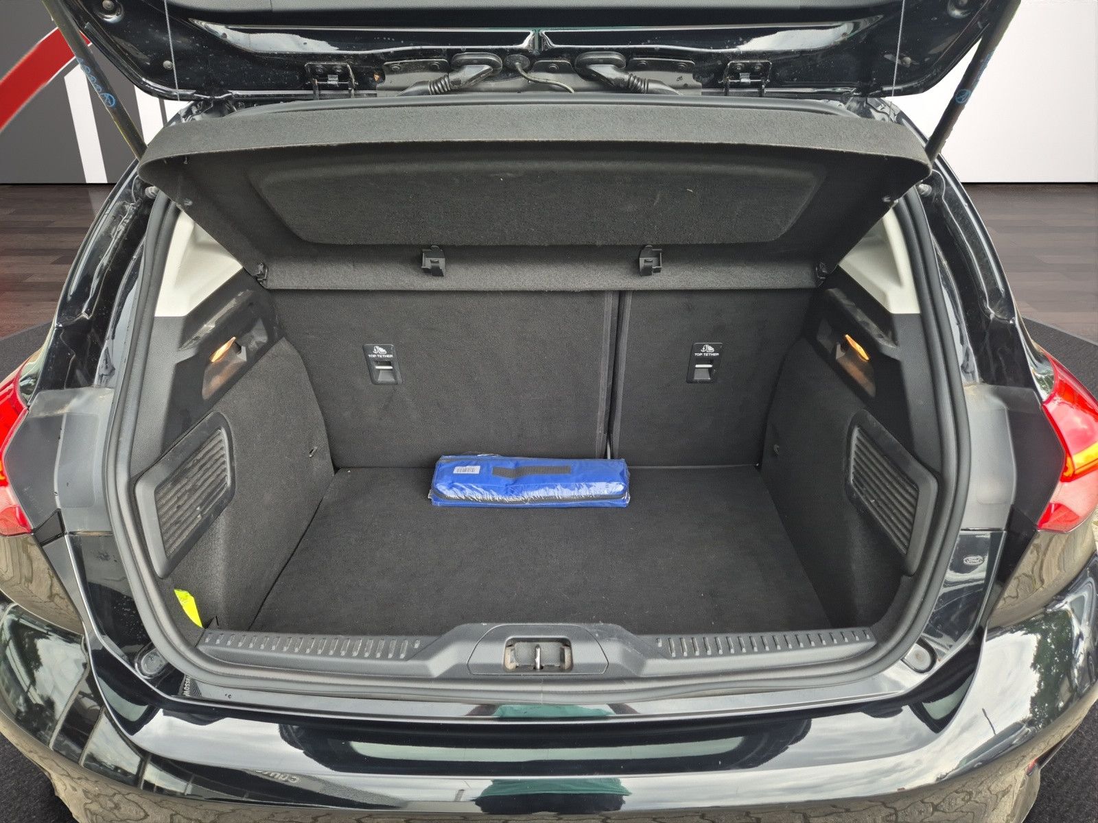 Fahrzeugabbildung Ford Focus 1.0 Cool&Connect/LED/SHZ/FSHZ/NAVI/PDC