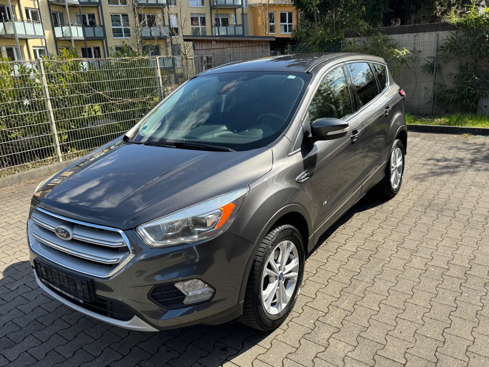 Ford Kuga Titanium  Autom - Bi Xenon  - Rück Kamera