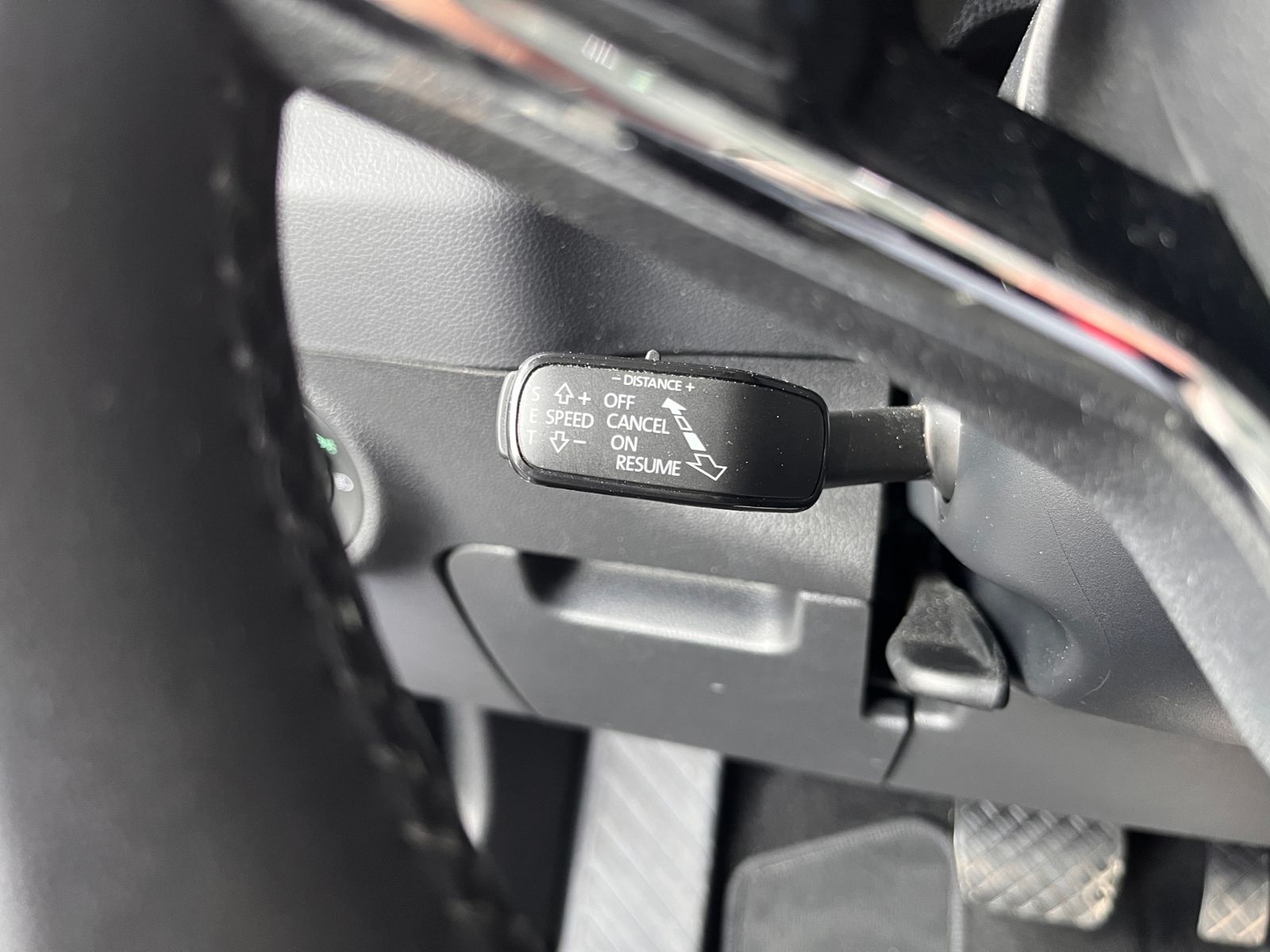 Fahrzeugabbildung SKODA Karoq Clever ACC RFK LED NAVI