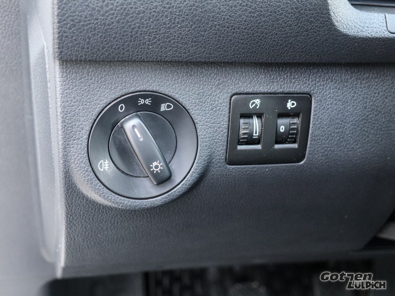 Fahrzeugabbildung Volkswagen Caddy Kombi 1,4TSI Navi Klima 5-Sitze AHK