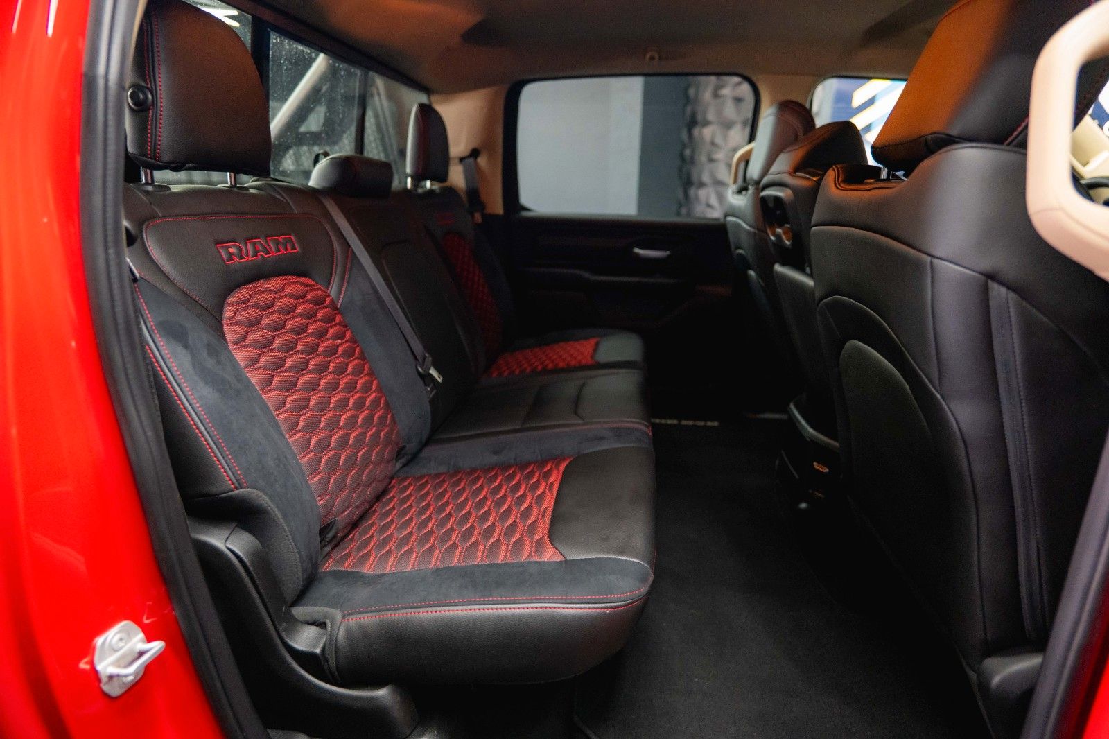 Fahrzeugabbildung Dodge RAM 5.7 V8 HEMI 4x4 RED DEVIL LONGBED Offroad
