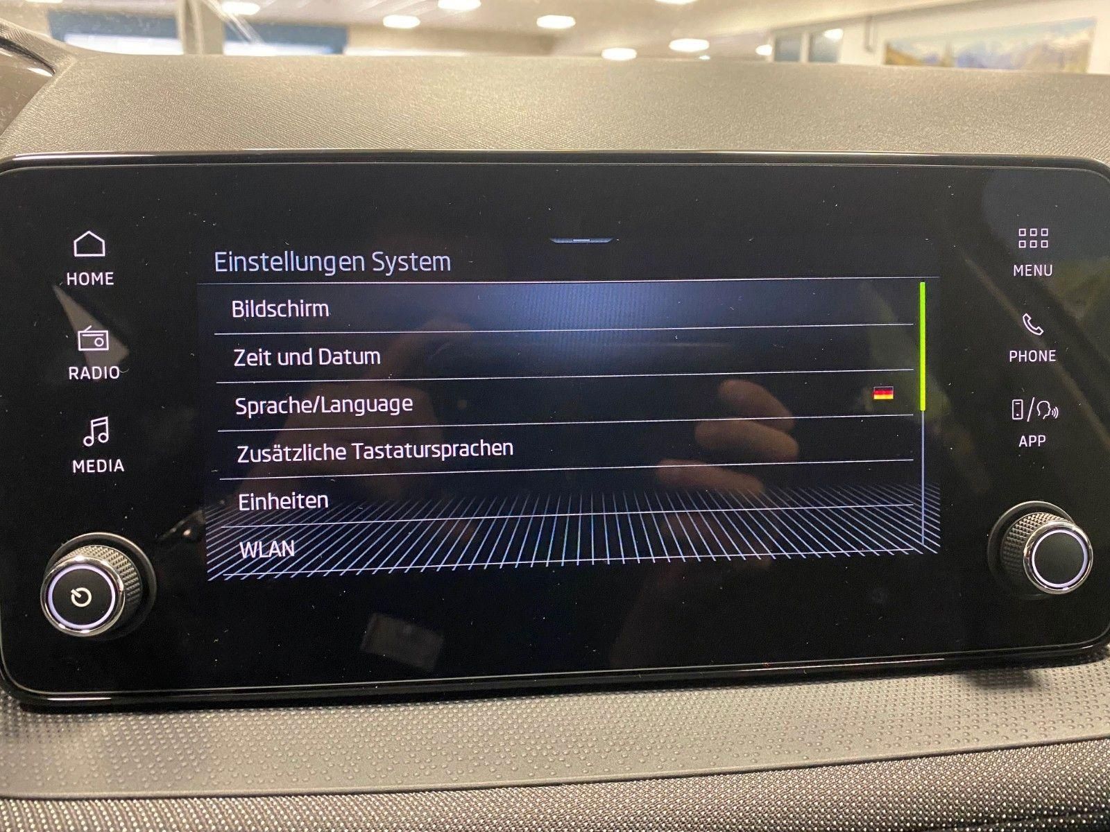 Fahrzeugabbildung SKODA Fabia 1.0l TSI Selection+KAMERA+KLIMATRONIC+ALU+