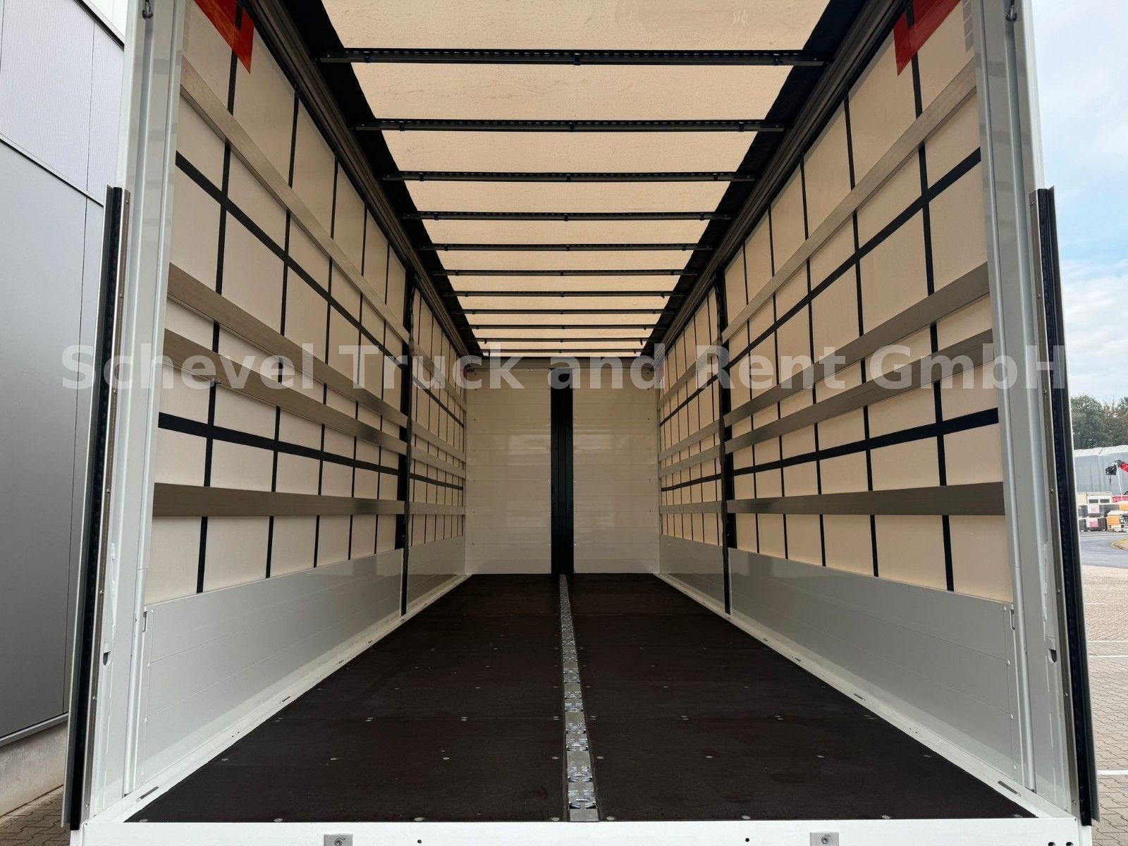 Fahrzeugabbildung DAF XF 480 4x2  Pritsche/Plane + LBW Dhollandia