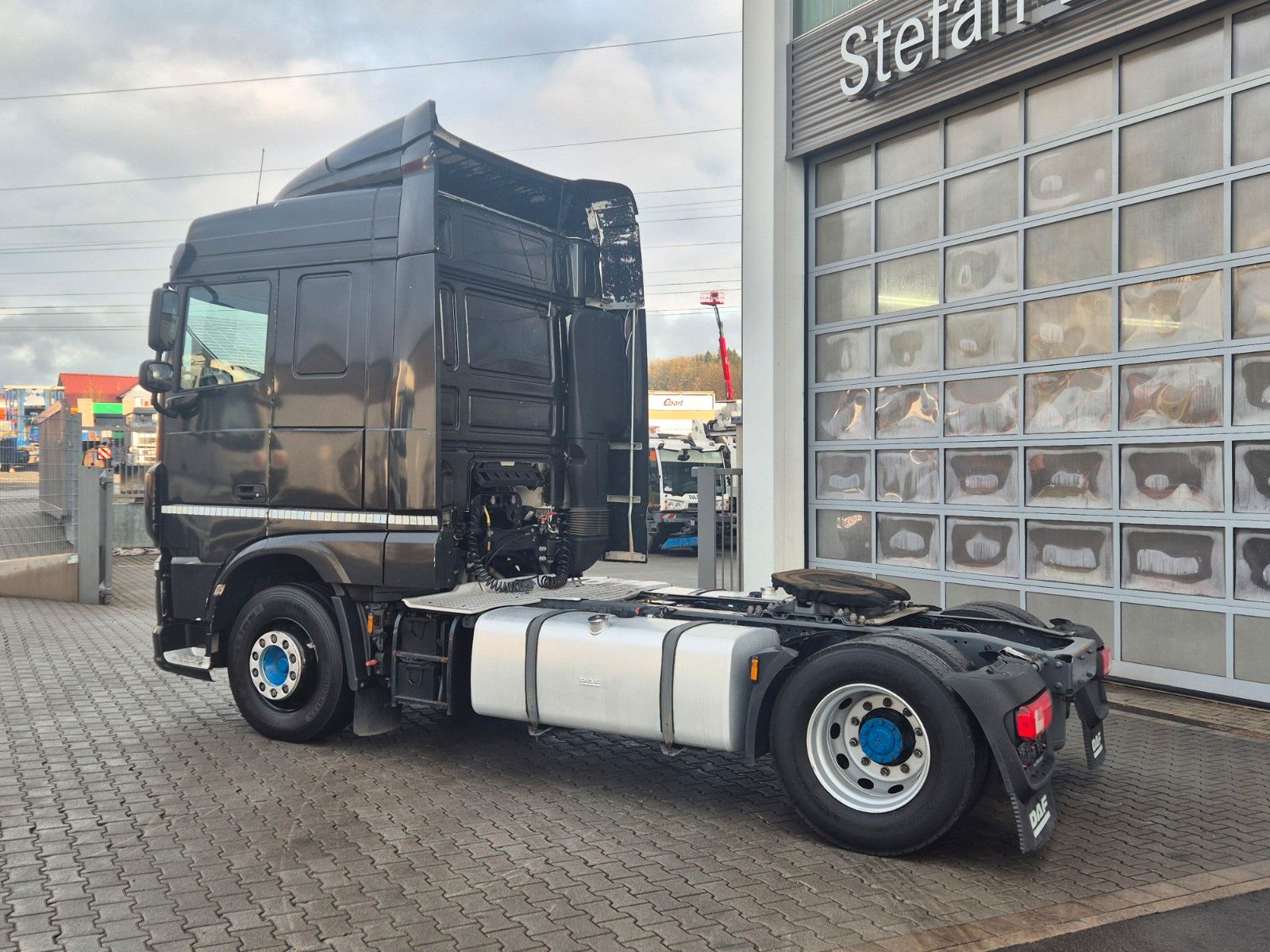 Fahrzeugabbildung DAF XF 450 4x2 Spoiler Klima 2x Tank 2x Bett