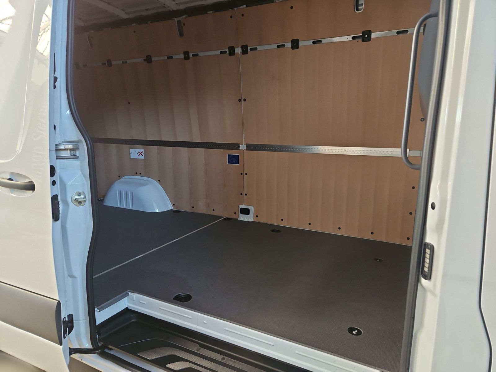 Fahrzeugabbildung Mercedes-Benz Sprinter 319 Kasten SELECT L3H2 LED SHZ RFK AHK