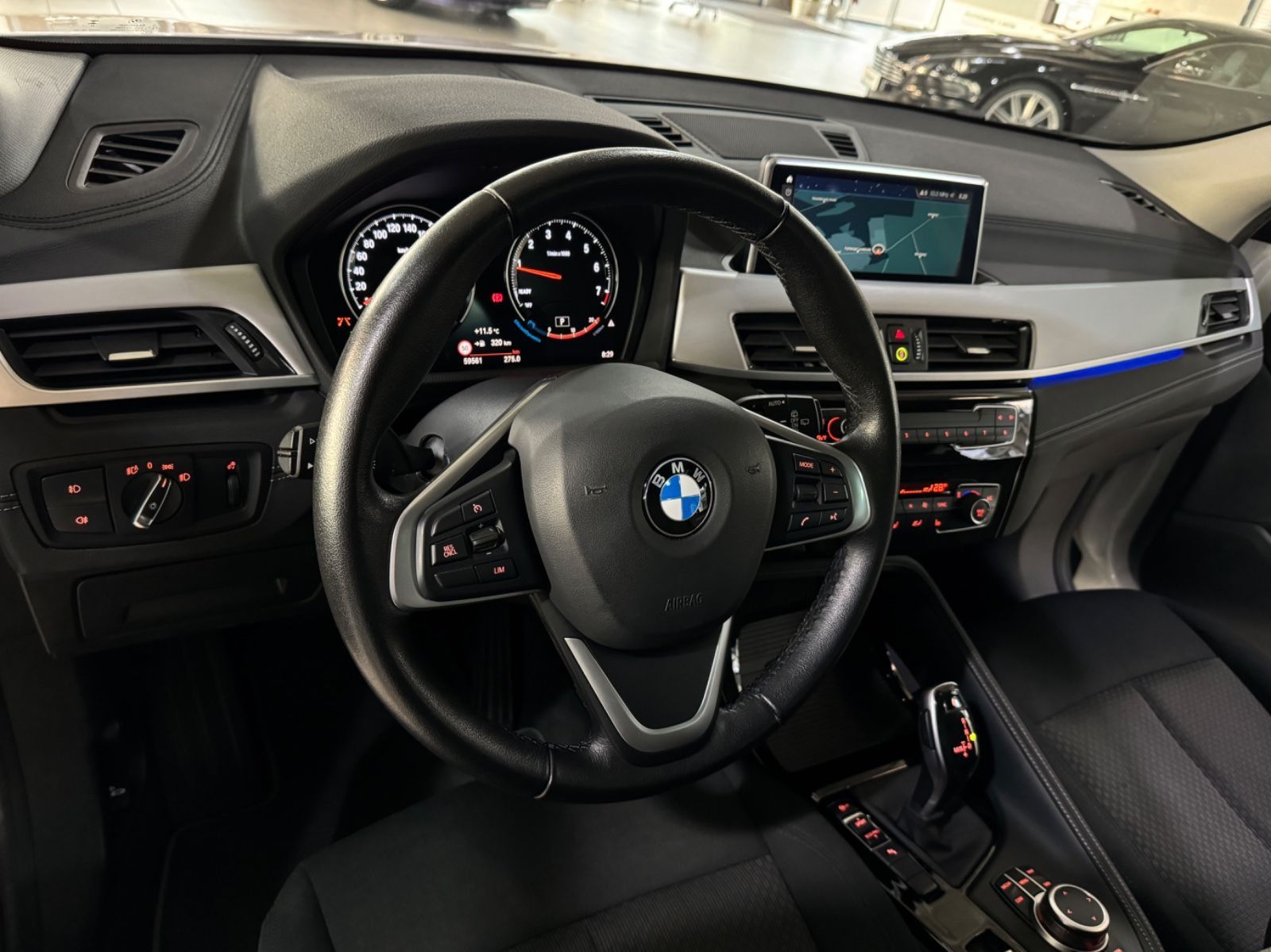 Fahrzeugabbildung BMW X2 sD20i Kamera HiFi Alarm LED Navi AHK Panorama