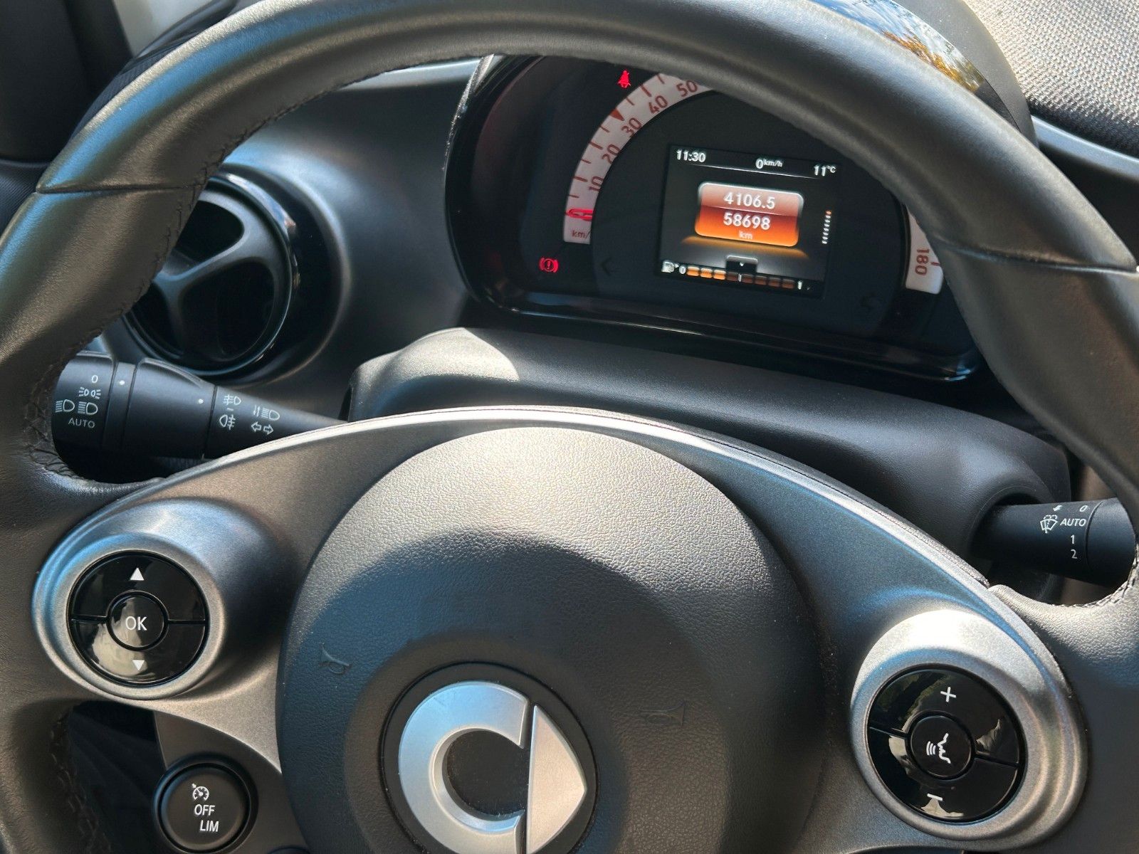 Fahrzeugabbildung Smart ForTwo Coupé 0.9 Passion *Sitzhzg*Panorama*RFK*