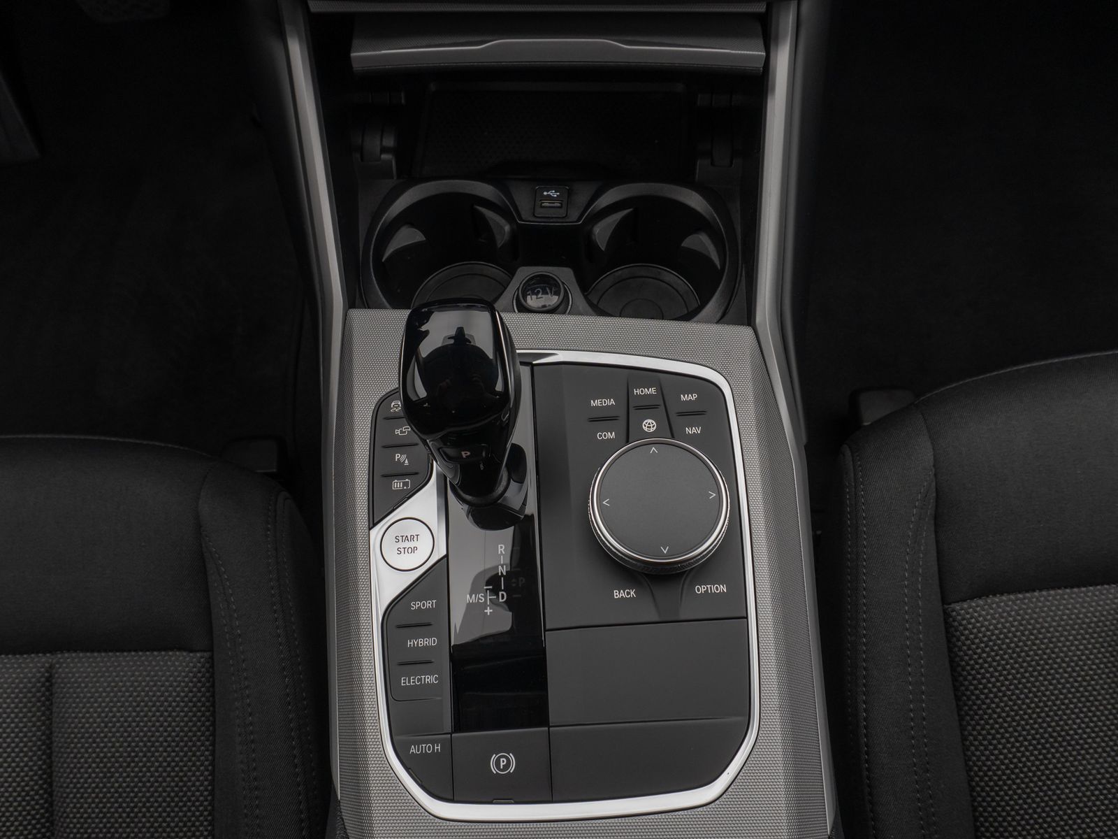 Fahrzeugabbildung BMW 320e 360°DAB WLAN CockPiPro DrivAssis LED Alarm