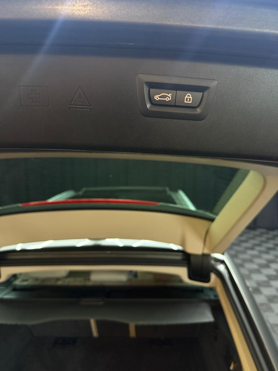 BMW 530D XDRIVE 258ch - TOIT PANORAMIQUE - CUIR DAKOTA - SIÈGES CHAUFFANTS - GPS PROFESSIONAL - SUSPENSION PNEUMATIQUE