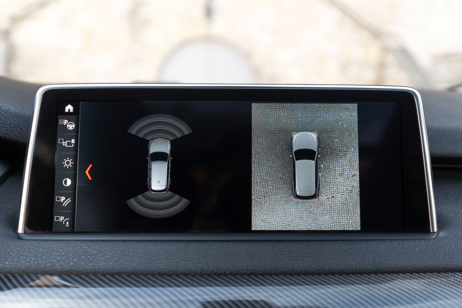 Fahrzeugabbildung BMW X5 xDrive50i M-SPORTPAKET HUD H&K CARPLAY 360°