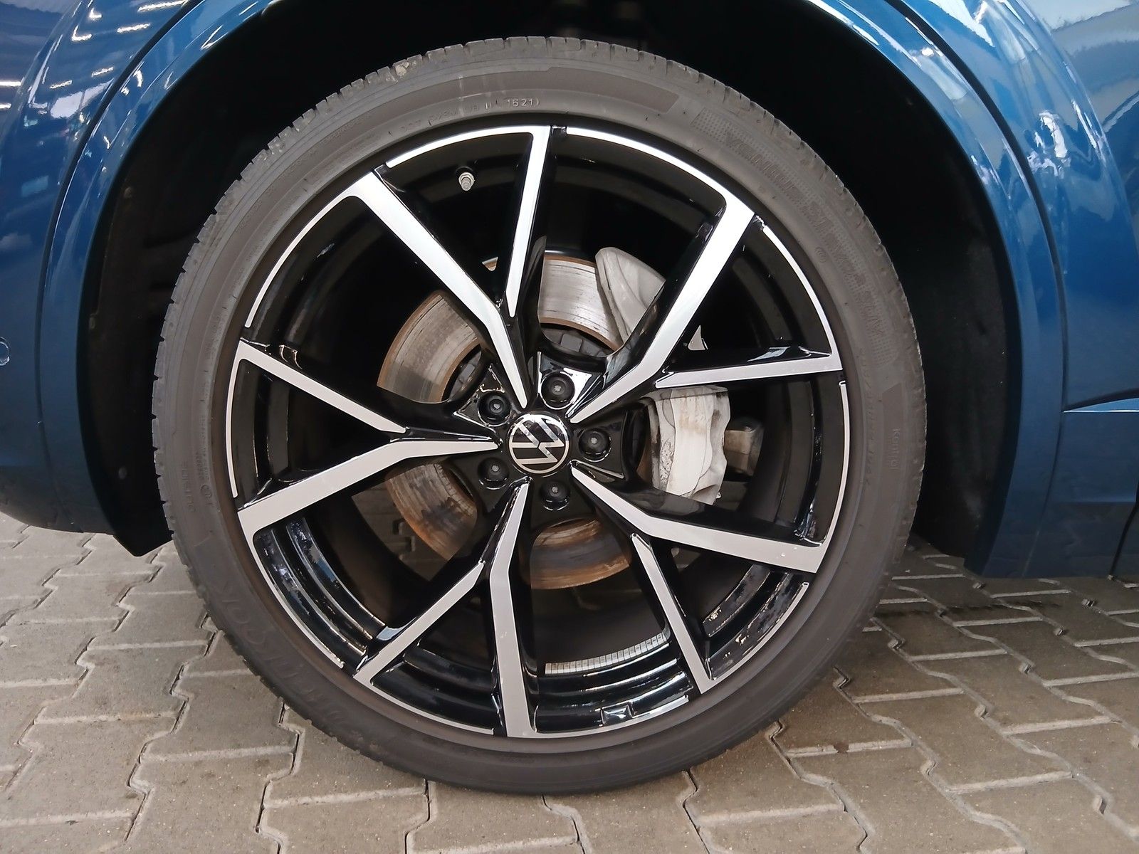 Fahrzeugabbildung Volkswagen Touareg R-Line 3,0 TSI UPE 96.000 +Navi+AHK+LED