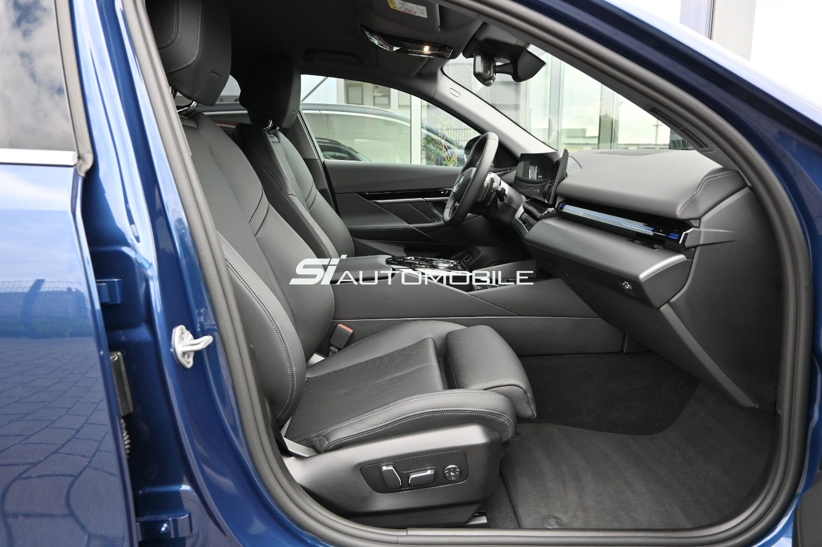 Fahrzeugabbildung BMW 520d xDr. Touring °ACC°AHK°B&W°STANDHEIZ°SITZBEL