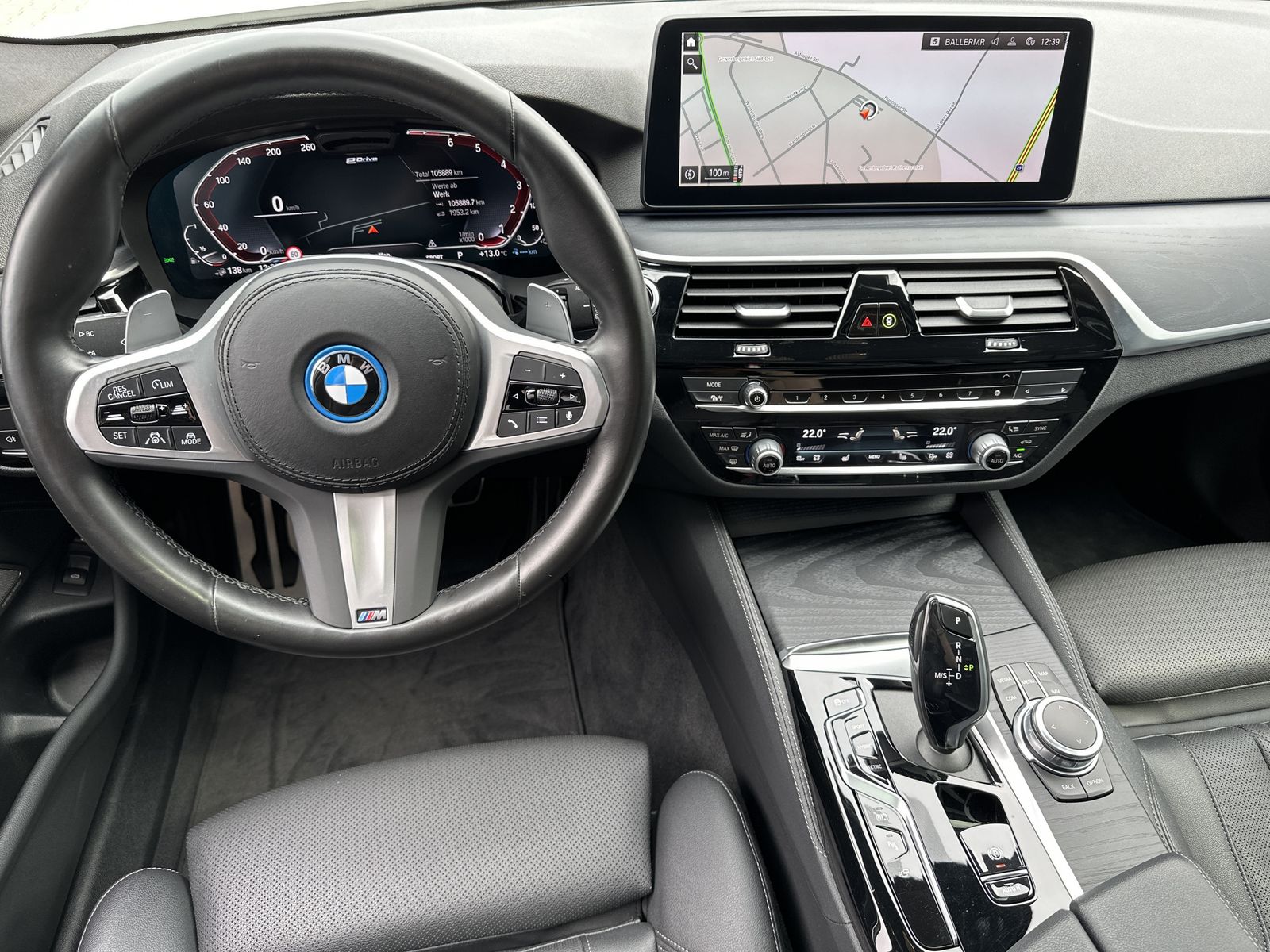 Fahrzeugabbildung BMW 530e Touring xDrive M-Sport NAV+LED+KAM+CARPLAY