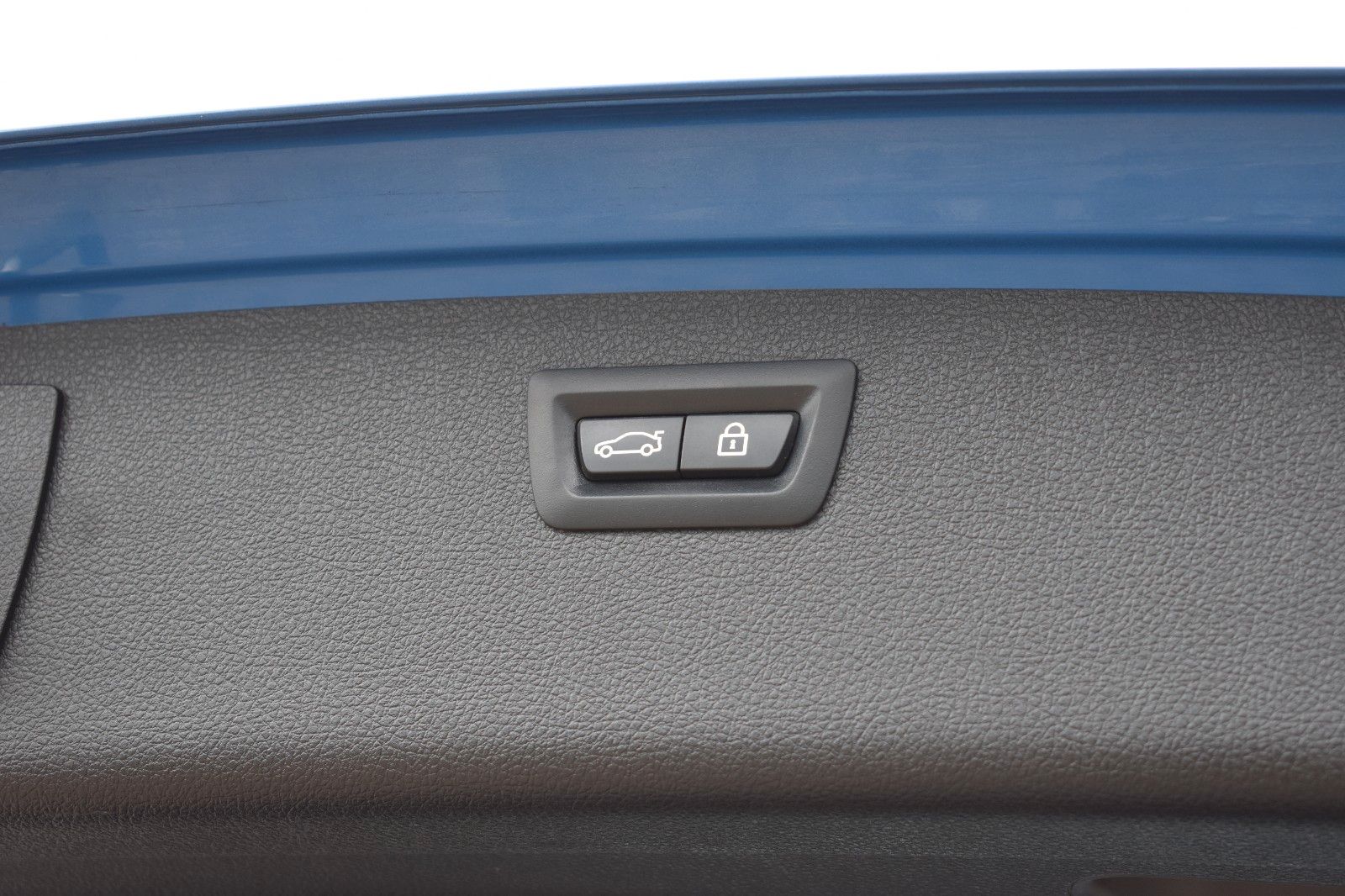 Fahrzeugabbildung BMW 318 d Touring M Sport EstorilB. Automatik LED