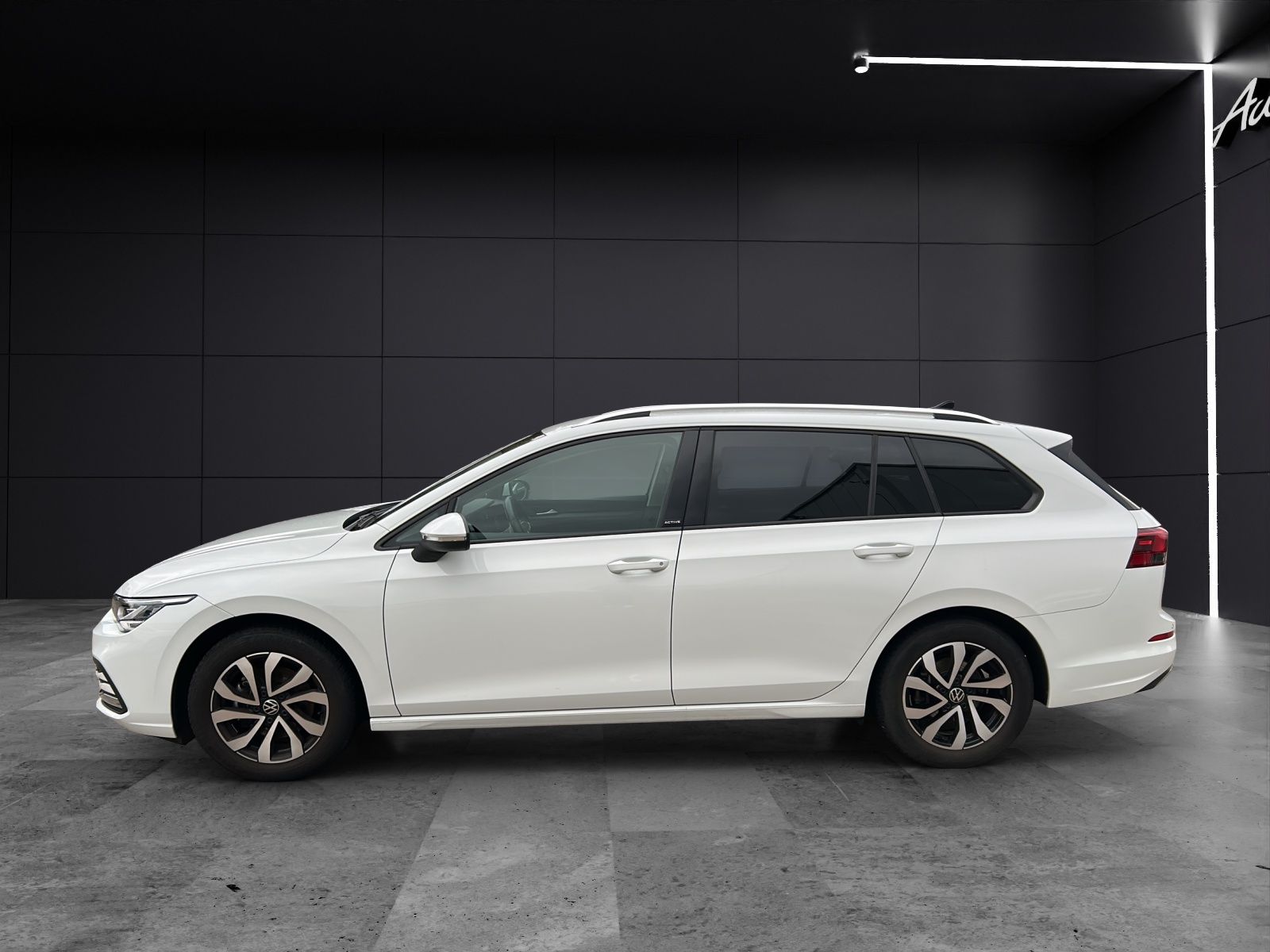 Fahrzeugabbildung Volkswagen Golf VIII Variant eTSI Active DSG LED ACC SH Rea
