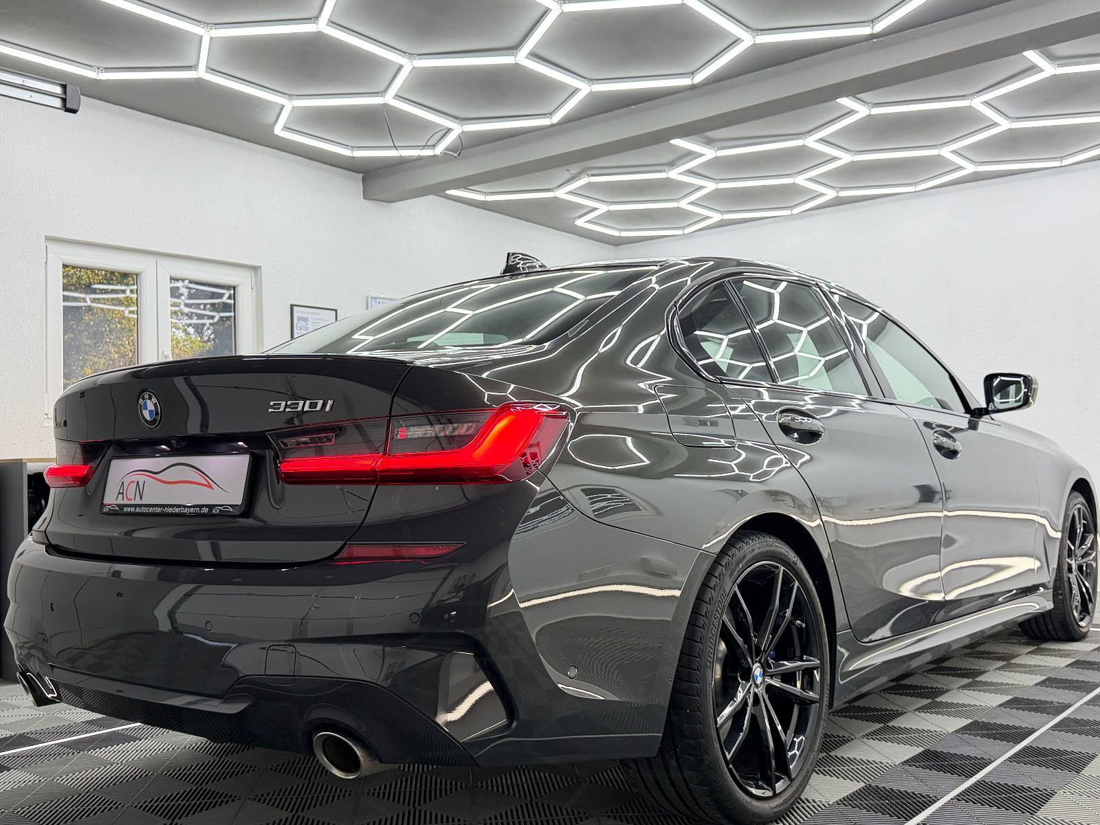 Fahrzeugabbildung BMW 330 i xDrive M SPORT/LASER/H&K/PANO/MEMORY/DE FZ