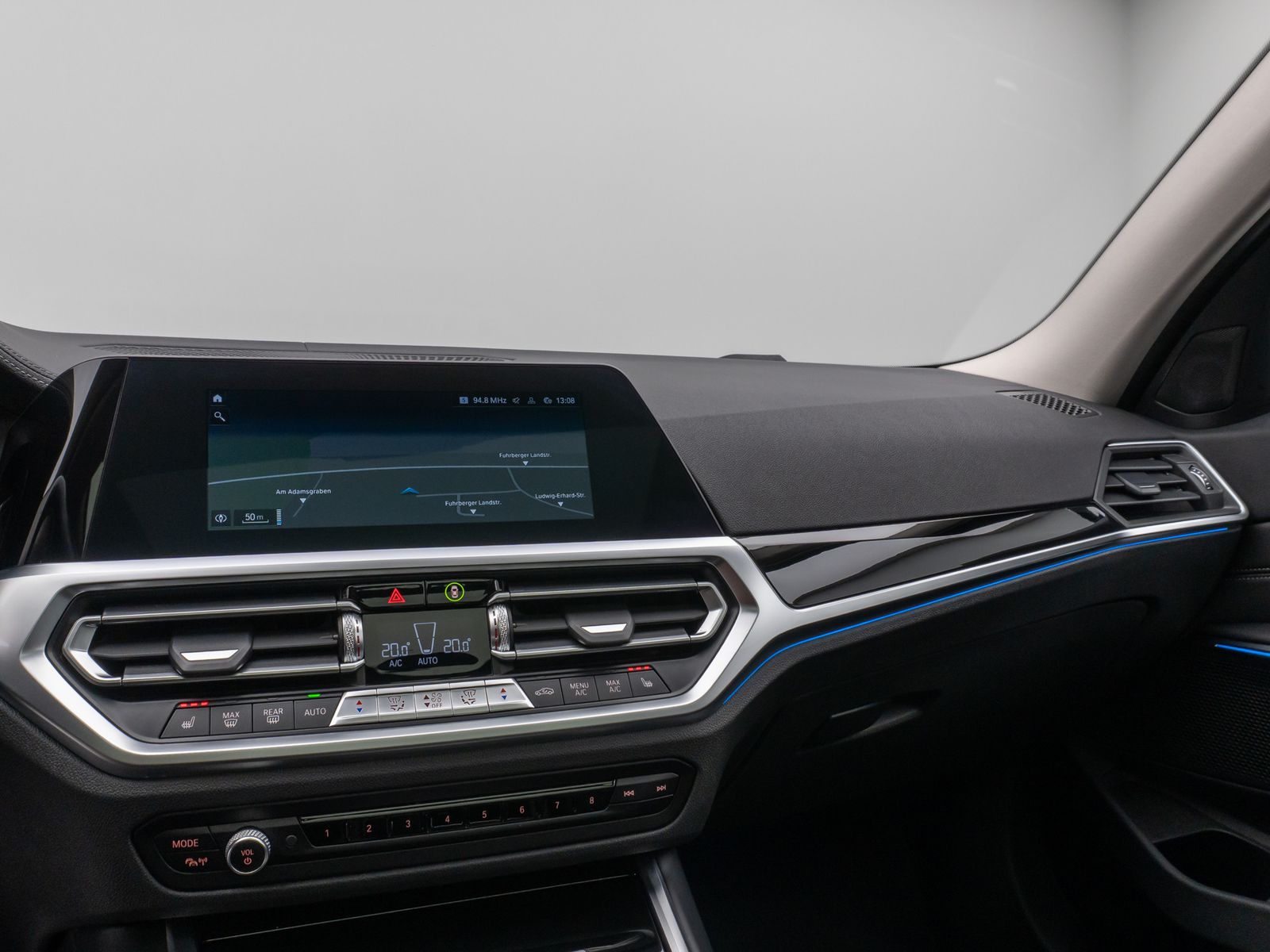 Fahrzeugabbildung BMW 330e Luxury Line Kamera Pano HUD HiFi Individual