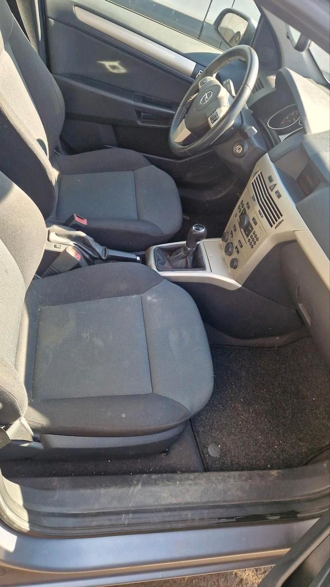 Opel Astra 2007 — photo 8