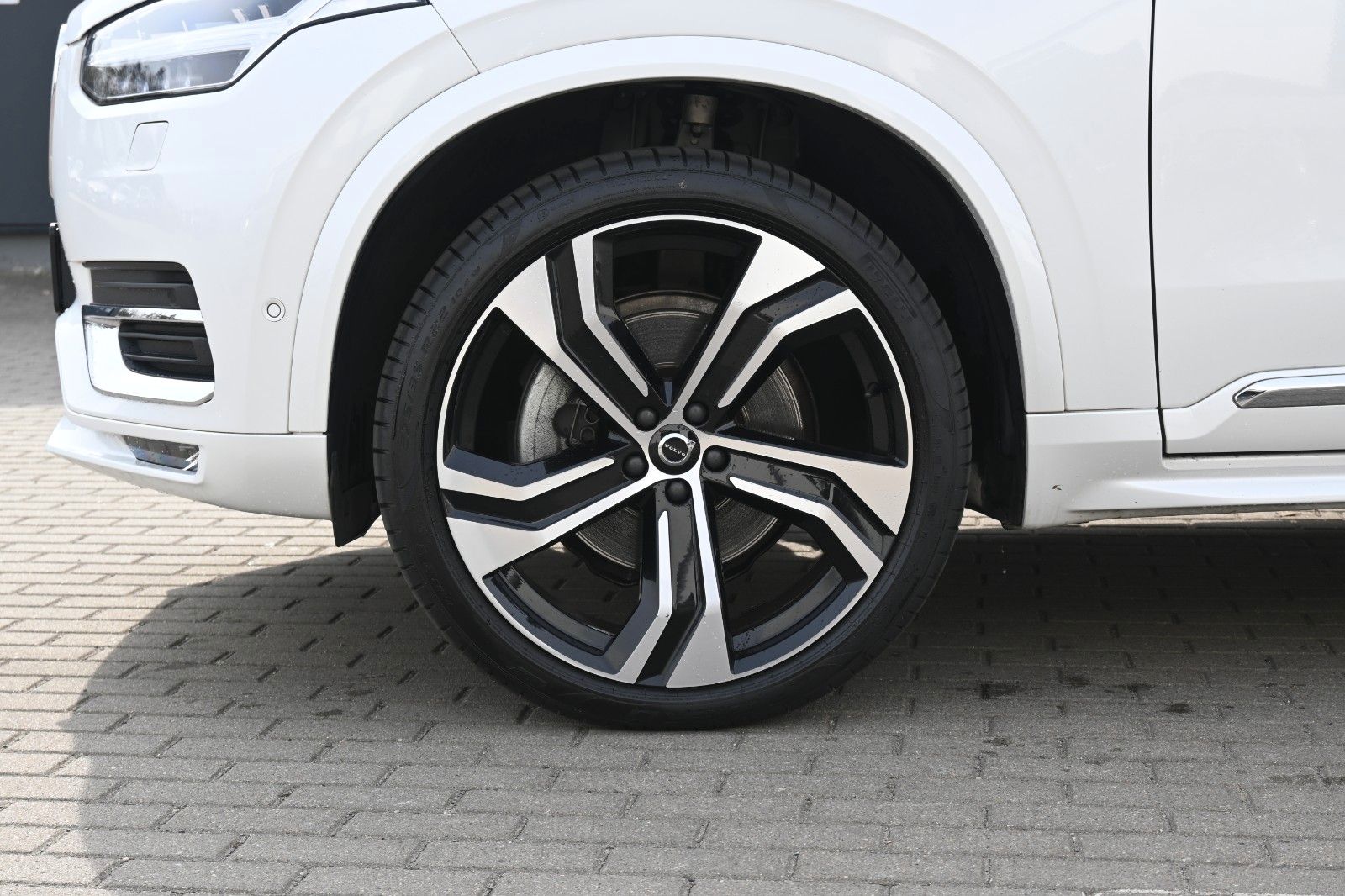 Fahrzeugabbildung Volvo XC90 B5 D AWD Bright*STDHZG*360°*22"*AHK
