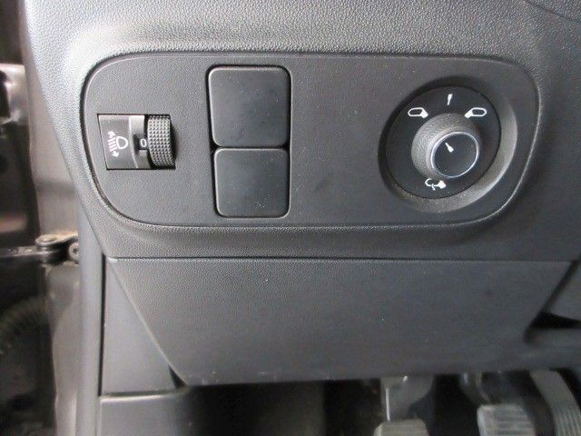 Fahrzeugabbildung Citroën C3 Shine Pack 1.2T LED/NAVI/PDC+CAM/ALU/DAB