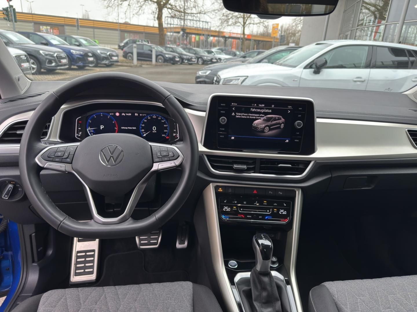 Fahrzeugabbildung Volkswagen T-ROC MOVE MOVE 1.5l TSI,DSG,AHK,RFK,Navi,LED,AC