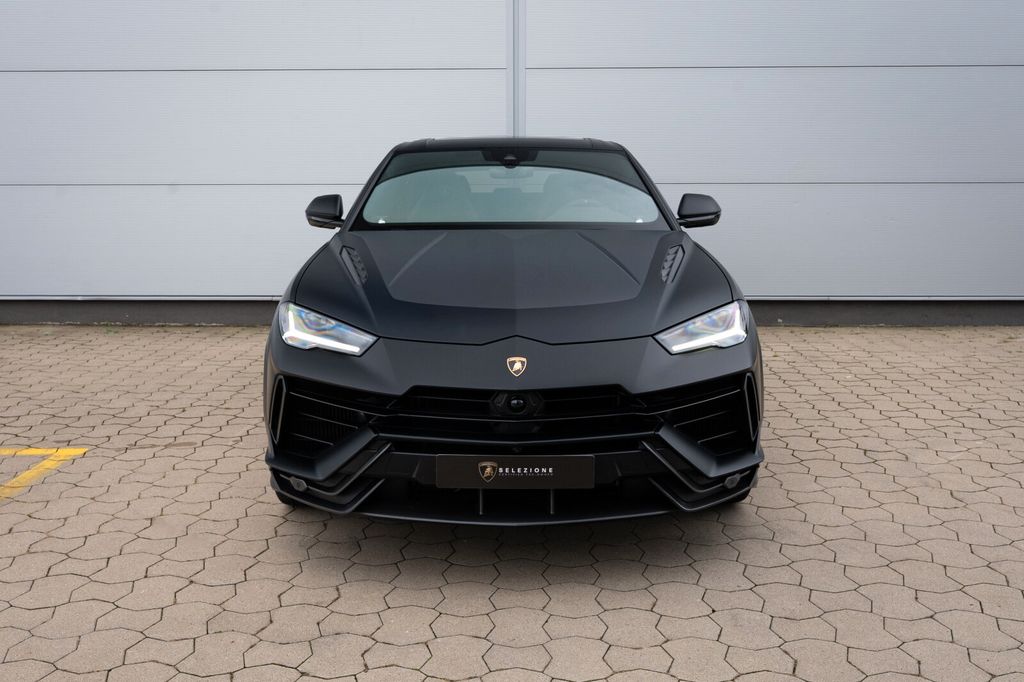 LAMBORGHINI Urus 2025