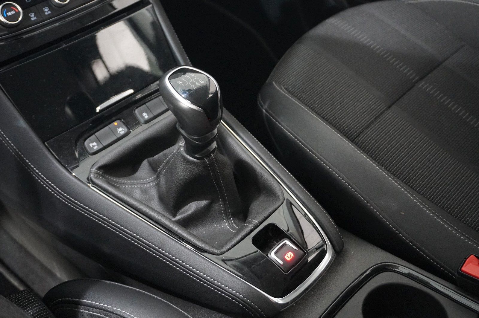 Fahrzeugabbildung Opel Grandland (X) 1.2T GS SPORT NAVI/LED/VIRT./DAB+