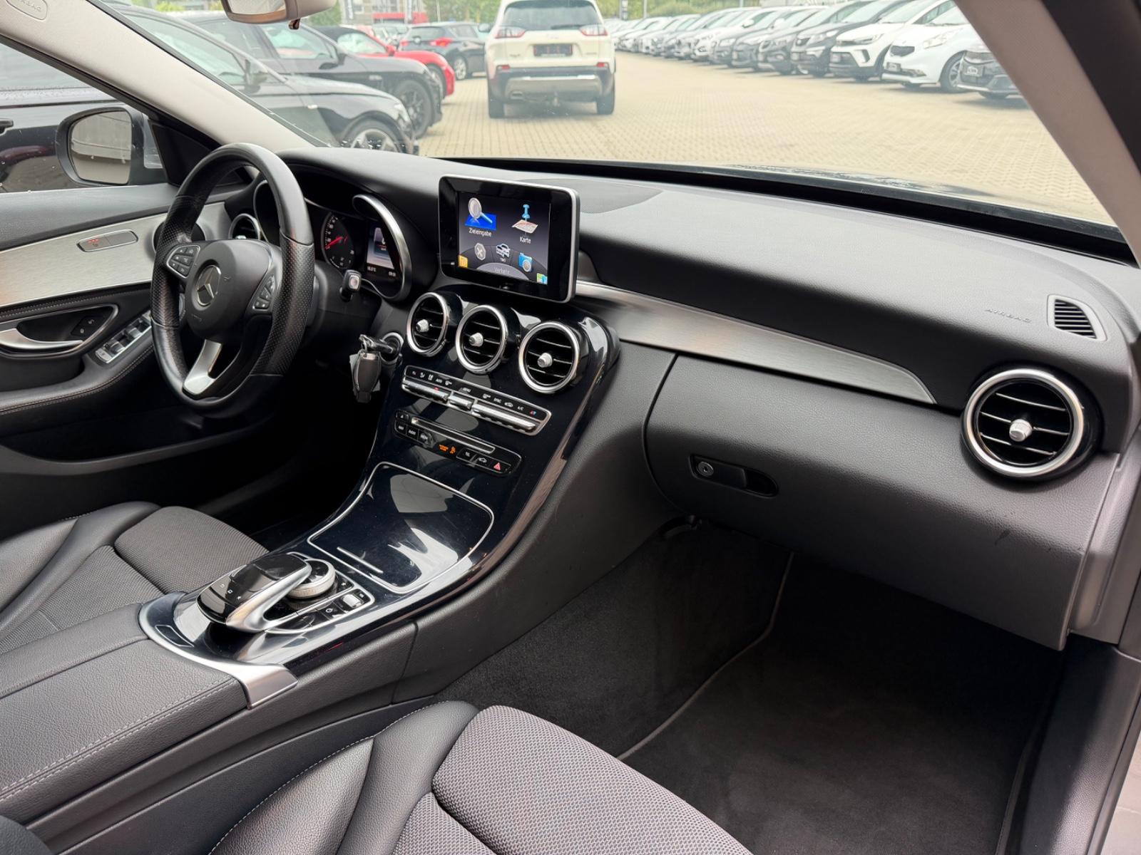 Mercedes-Benz C 180 CGI/LIMOUSINE/AHK/LEDER/SHZ/AUTOMATIK