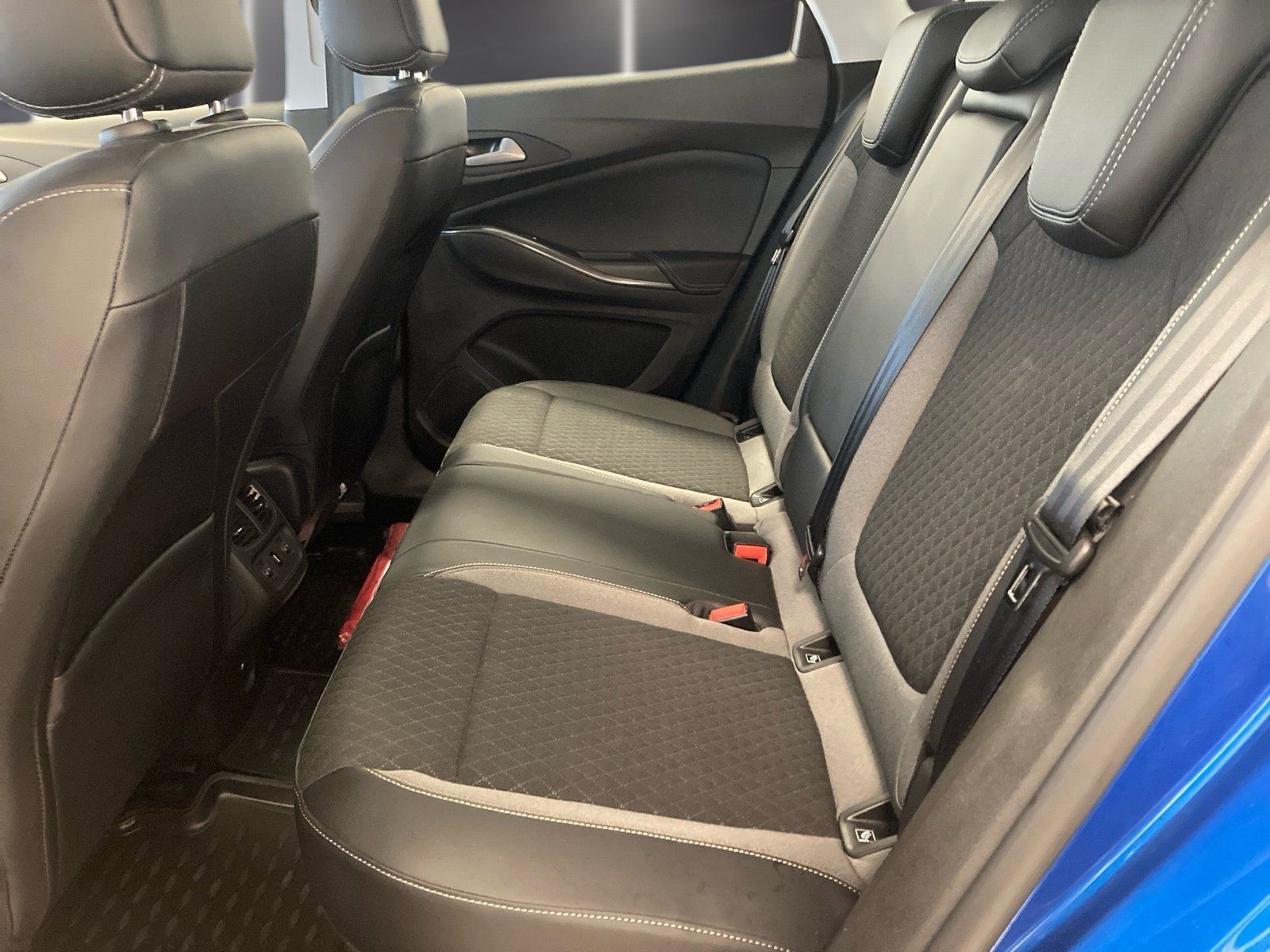 Fahrzeugabbildung Opel Grandland X 1.2 Elegance*LED*360°*Totwinkel*18"*