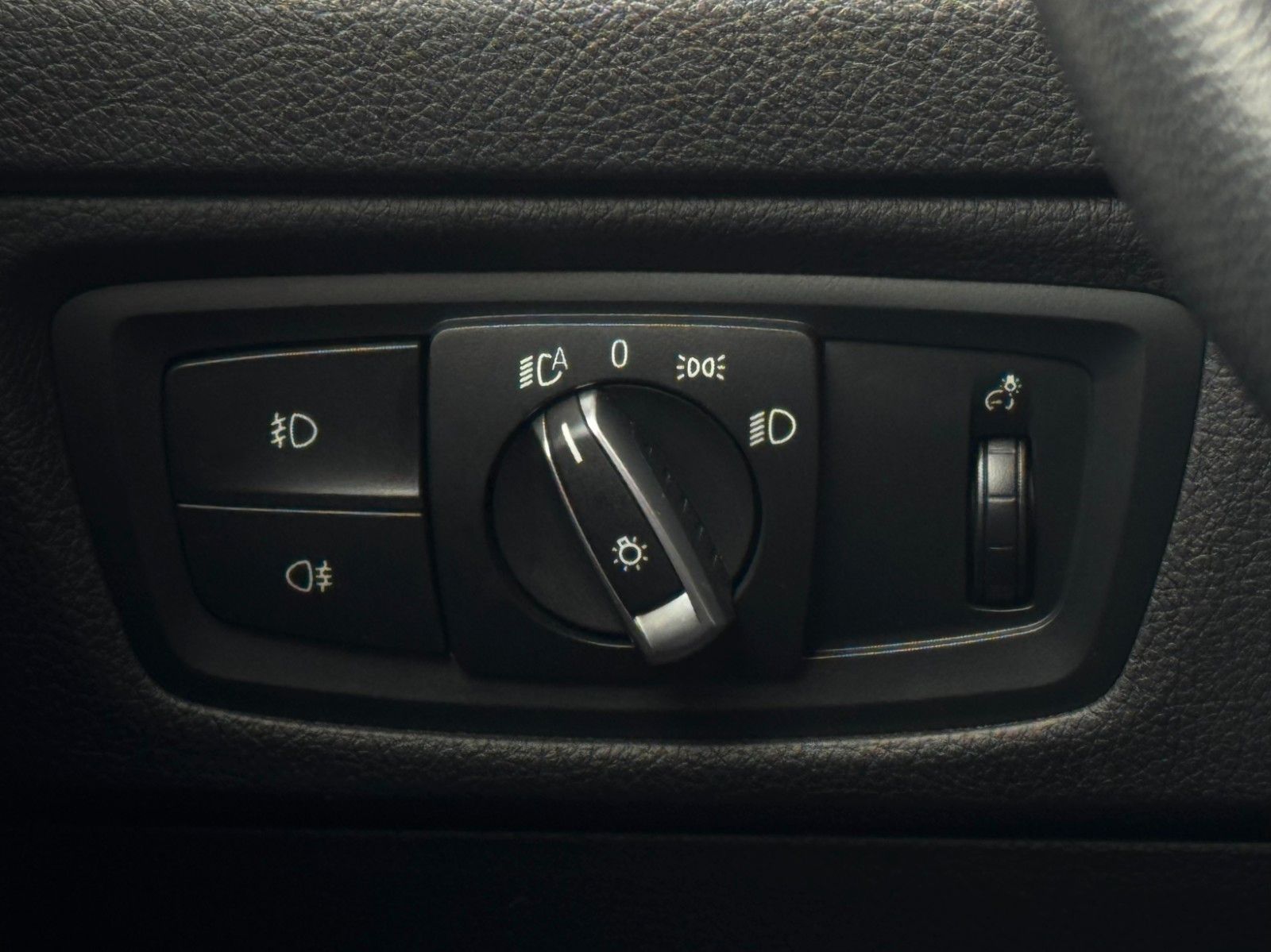 Fahrzeugabbildung BMW 118i Advantage Tempomat BLT PDC LED SHZ AHK
