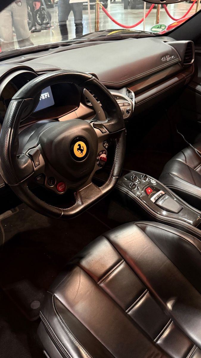 Fahrzeugabbildung Ferrari 458 Italia*dt. Auto*Carbon*AFS*