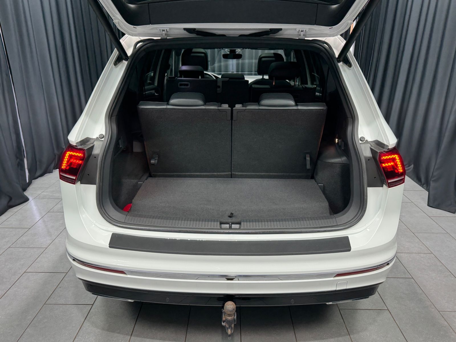 Fahrzeugabbildung Volkswagen Tiguan Allspace Highline 4Motion|R-LINE|PANO|AHK