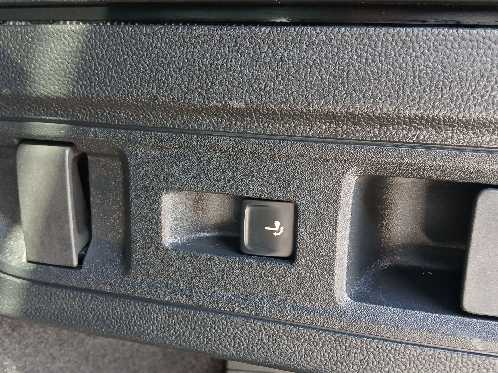 Fahrzeugabbildung Volkswagen Passat TDI R-Line Black Style Matrix AHK Navi AI