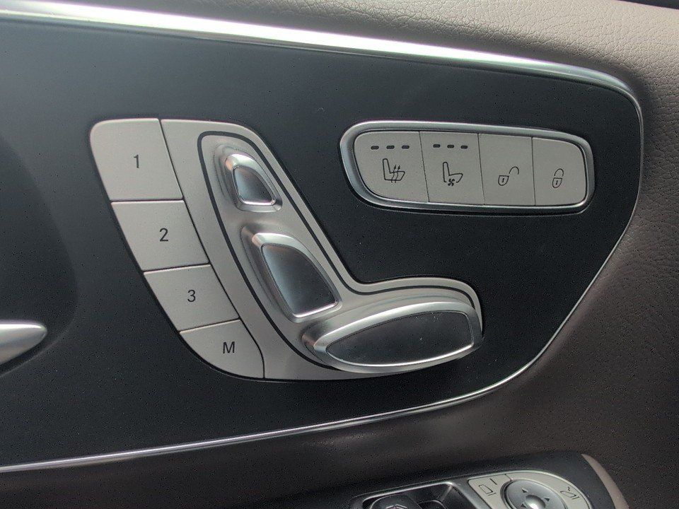 Fahrzeugabbildung Mercedes-Benz V300d 4MAT 7S AVANTG LANG AHK PANO STANDH BURMES