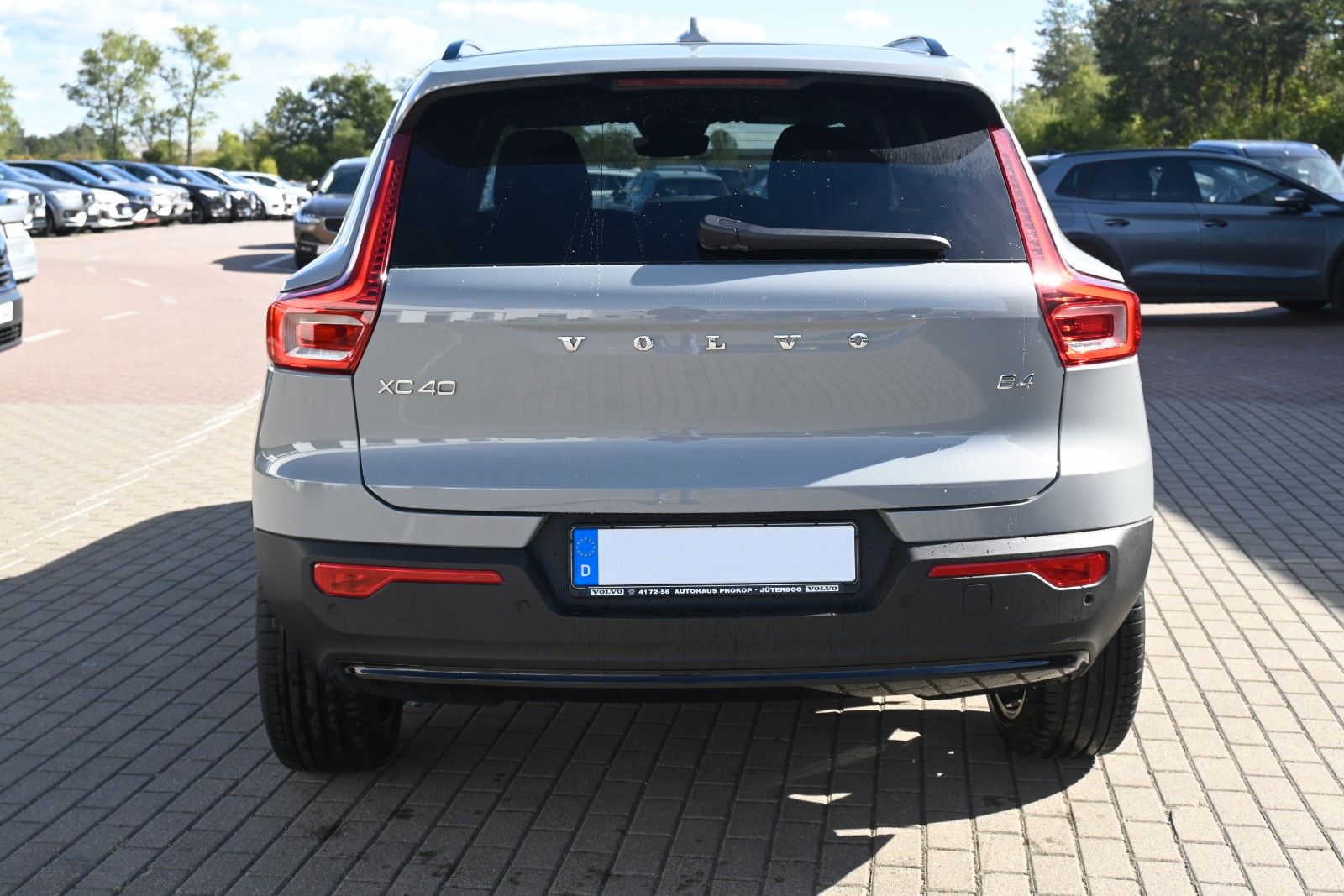 Fahrzeugabbildung Volvo XC40 B4 DKG Plus Black*STDHZG*Pixel*360°*20"