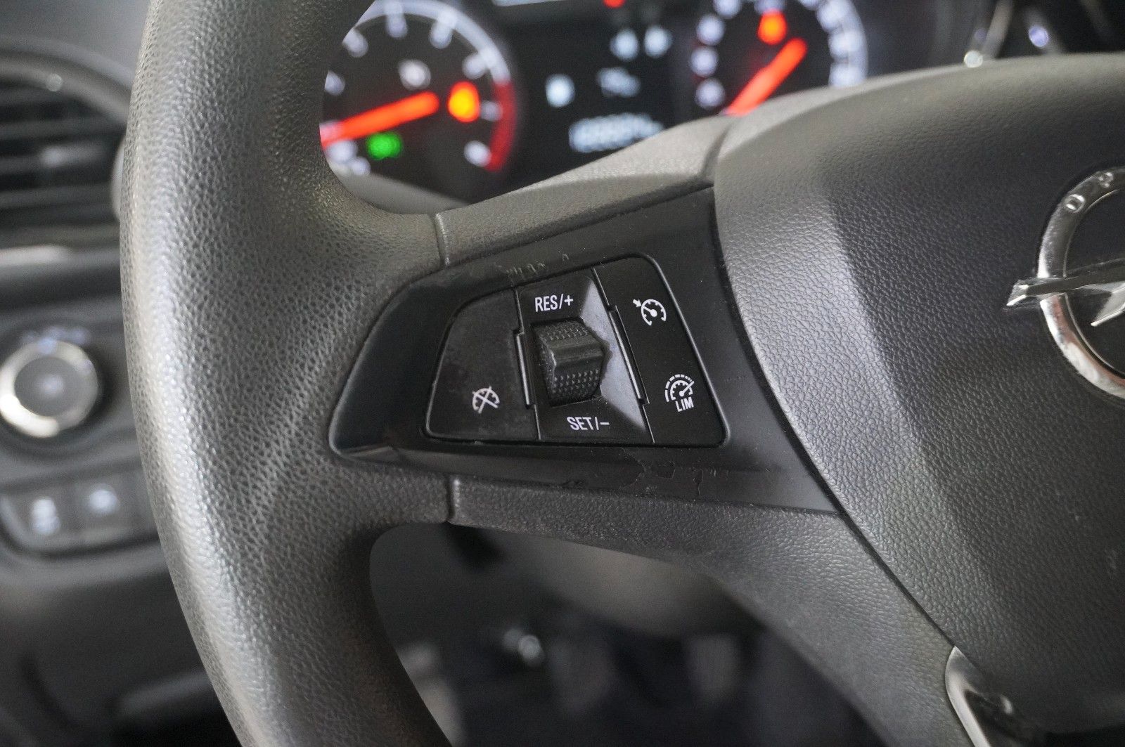 Fahrzeugabbildung Opel Karl 1.0 EDITION 5-TÜR KLIMA/USB/TEMP./BT