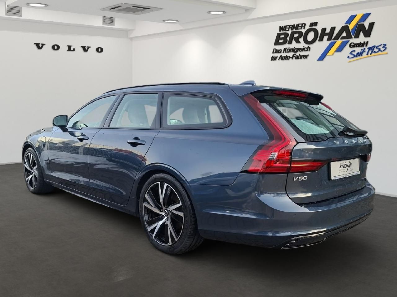 Fahrzeugabbildung Volvo V90 T6 AWD Plus Dark Plug-In Hybrid