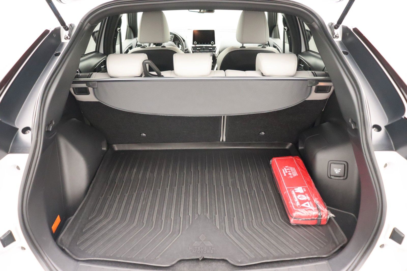 Fahrzeugabbildung Mitsubishi Eclipse Cross 2.4 PHEV Top 4WD PANO ACC LED