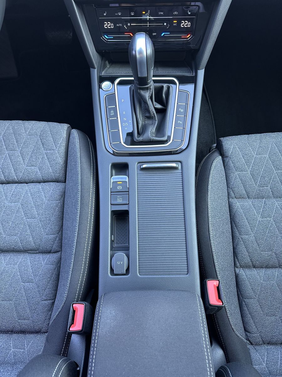 Fahrzeugabbildung Volkswagen Passat Variant Business NAV+IQ-LIGHT+DIGDISPLAY