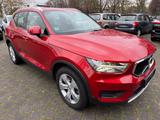 Volvo XC40 2.0 Momentum 2WD TOP/AUTOMATIK/NAVI/ALU/T4 - Volvo mit Benzin-Antrieb