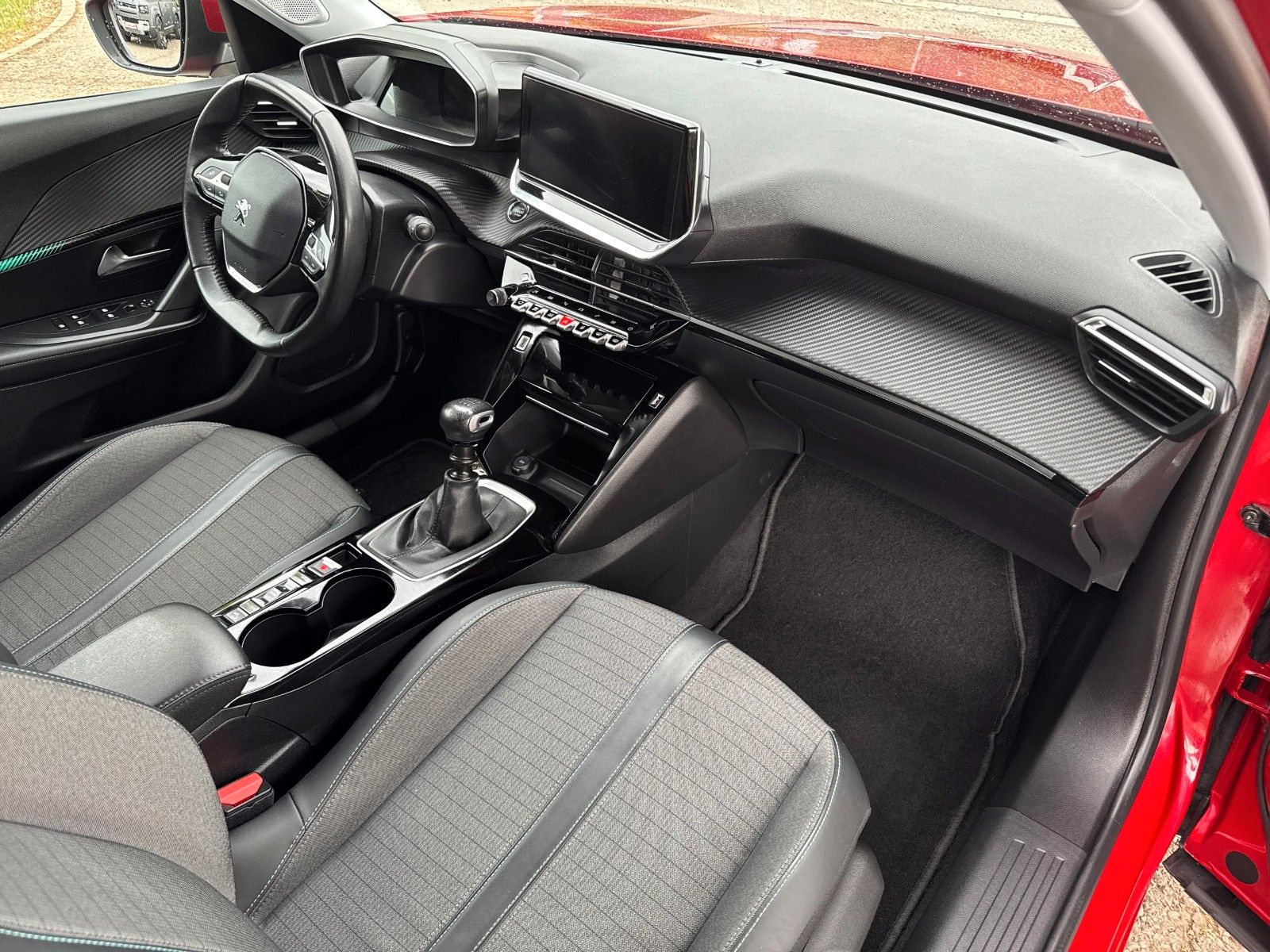 Fahrzeugabbildung Peugeot 2008 Allure Pack, Sitzheizung, Induktionsladen