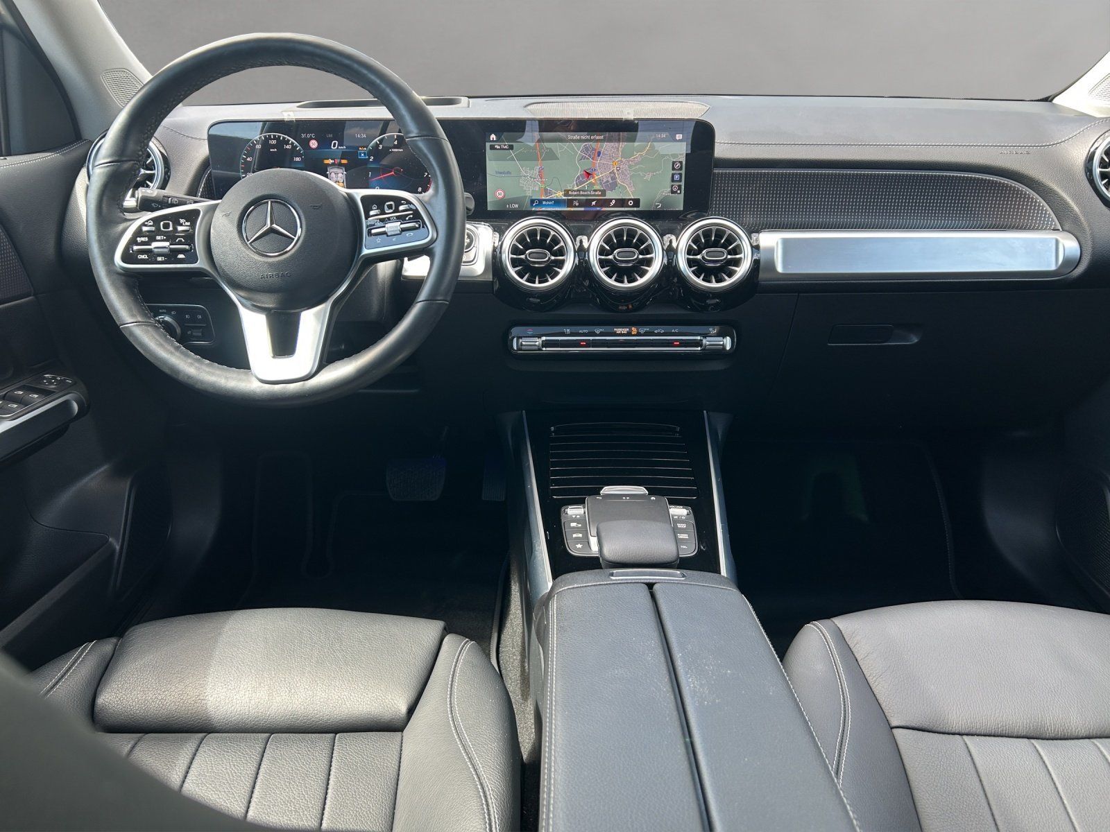 Fahrzeugabbildung Mercedes-Benz GLB250 Progr DISTR Pano MLED HighEndMBUX orig.KM