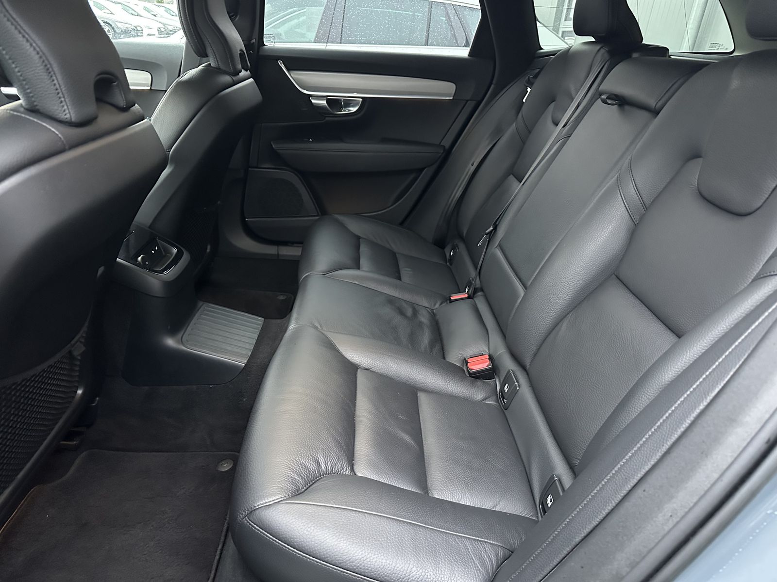 Fahrzeugabbildung Volvo V90 T6 Recharge AWD Core NAV+LED+KAM+SHZ+VC+ACC