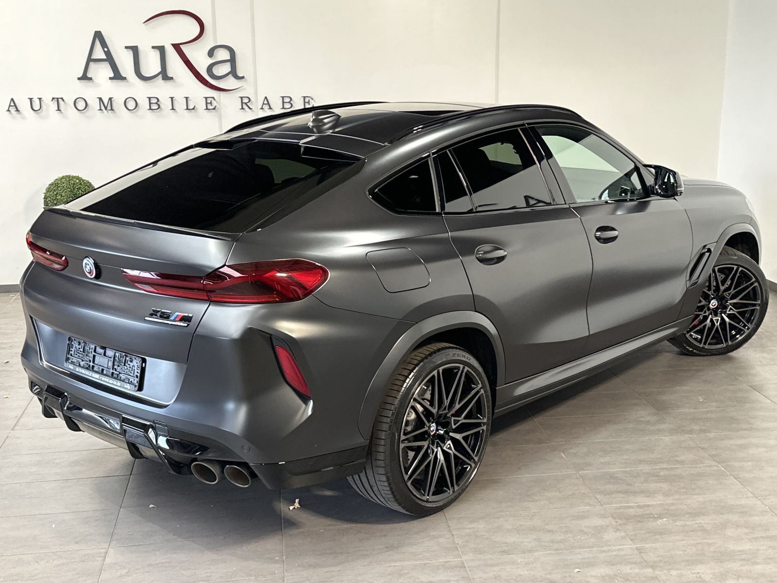 Fahrzeugabbildung BMW X6 M Competition NAV+LASER+AHK+PANO+360°+21/22ZO