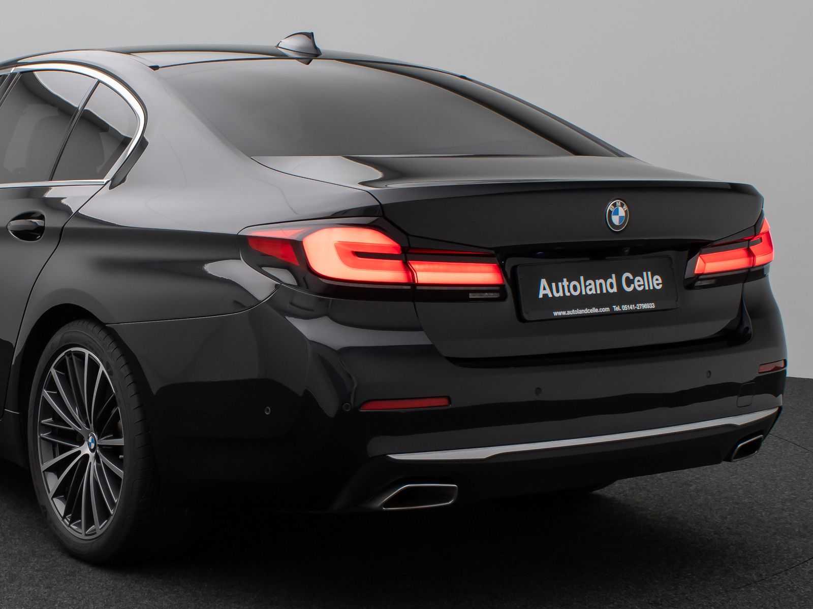 Fahrzeugabbildung BMW 520d Luxury Line Glasdach Kamera HUD DAB H/K 19"